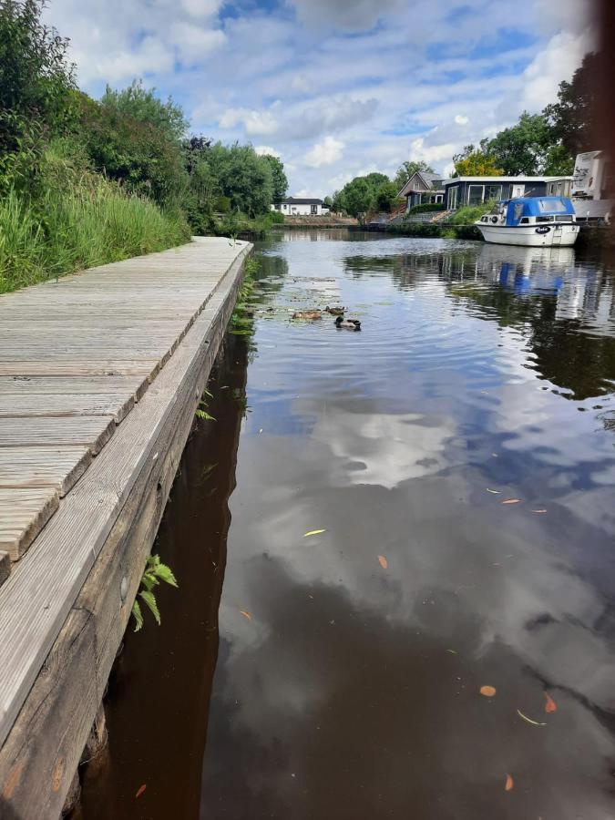 Waterhuis Friesland Oudwoude Bagian luar foto